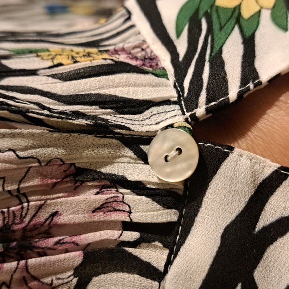 Violet & Claire Black and White Floral Button Down Shirt - Picture 7 of 7